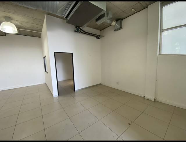 152M² OFFICE FOR SALE IN PAARDEN EILAND